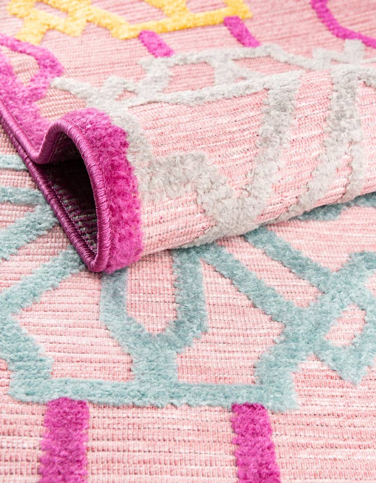 Detail image of 5' x 7' 7  Washable  Indoor / Outdoor Rug