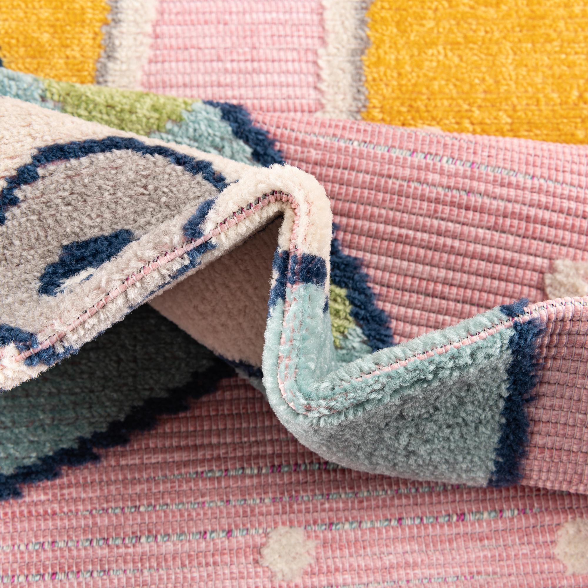 5' 3 x 7' 7 Easy-Clean Indoor / Outdoor Rug