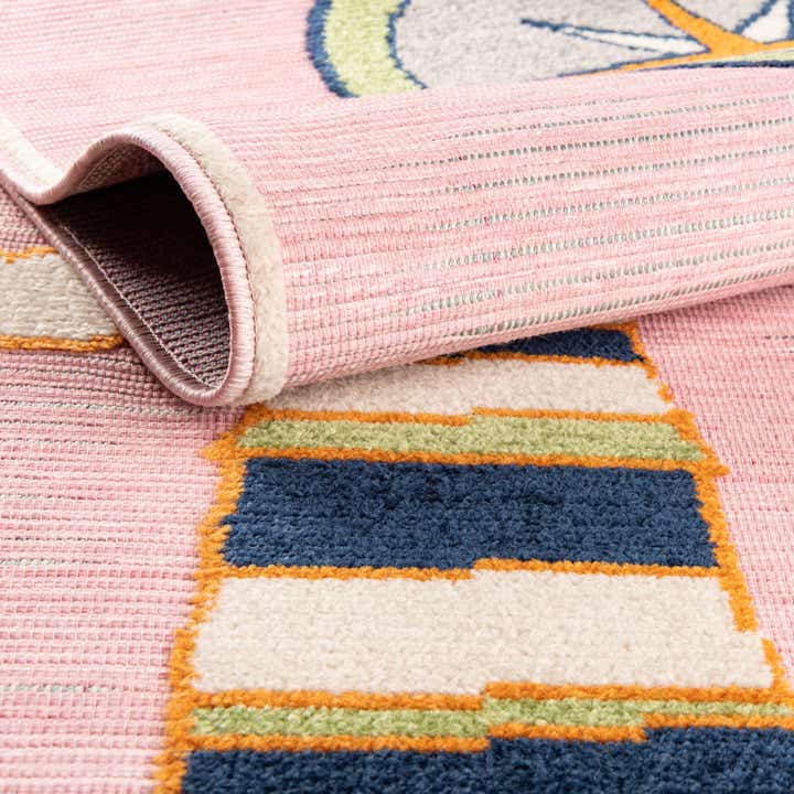 5' 3 x 7' 7 Easy-Clean Indoor / Outdoor Rug