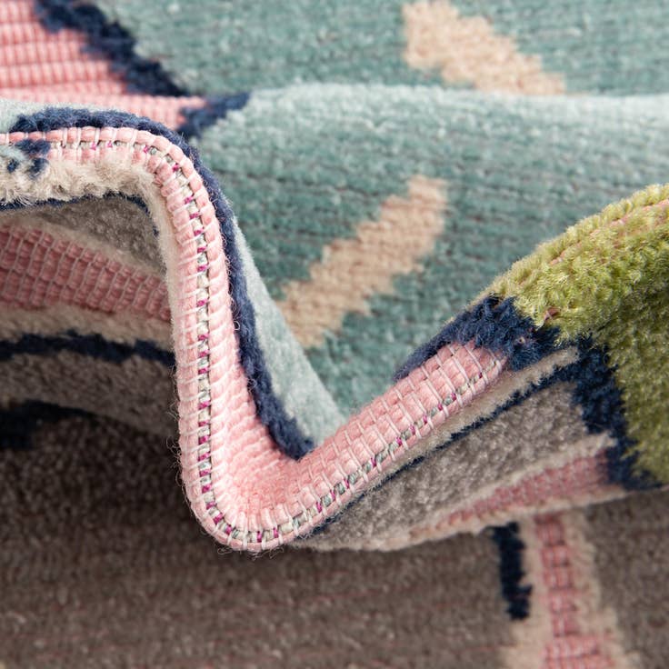 Detail image of 5' 3 x 7' 7 Easy-Clean Indoor / Outdoor Rug