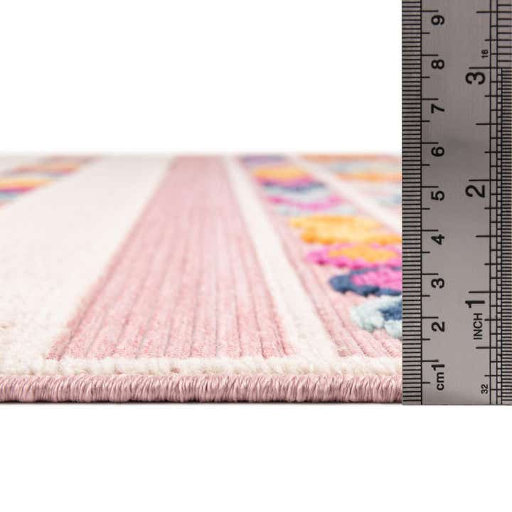5' x 8' Easy-Clean Indoor / Outdoor Rug