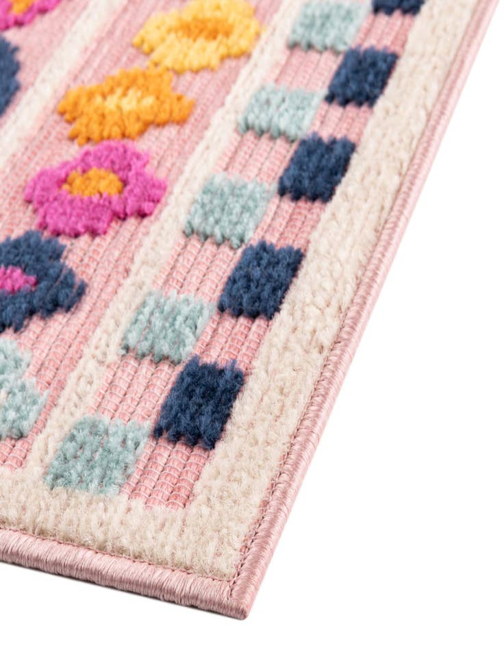 Detail image of 5' x 8'  Washable  Indoor / Outdoor Rug