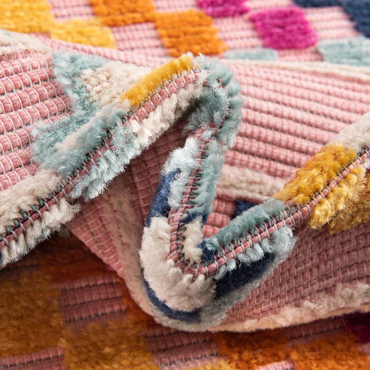 Detail image of 5' x 8' Easy-Clean Indoor / Outdoor Rug