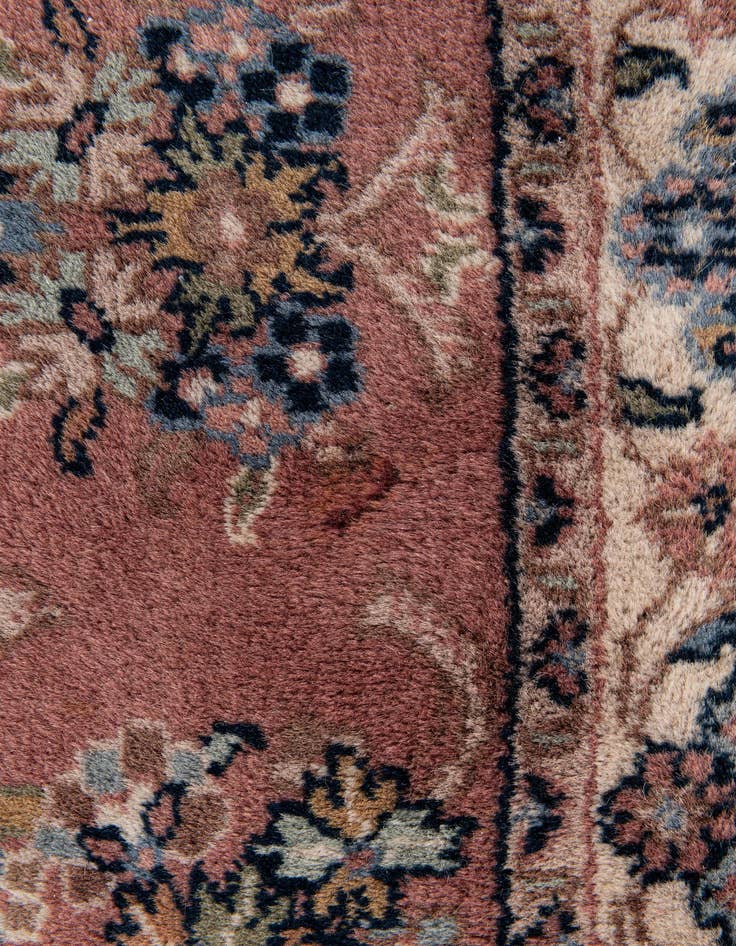 Detail image of 2' 7 x 4' 2  Hand Knotted Sarough Oriental Wool Rug