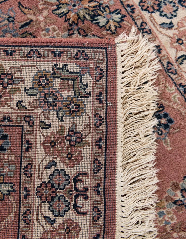 Detail image of 2' 7 x 4' 2  Hand Knotted Sarough Oriental Wool Rug