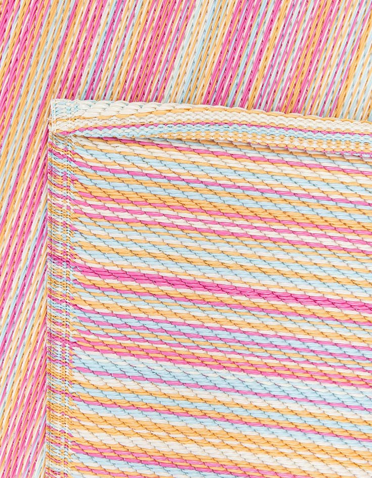 Detail image of 4' x 6' Washable Vista Breeze Indoor / Outdoor Rug