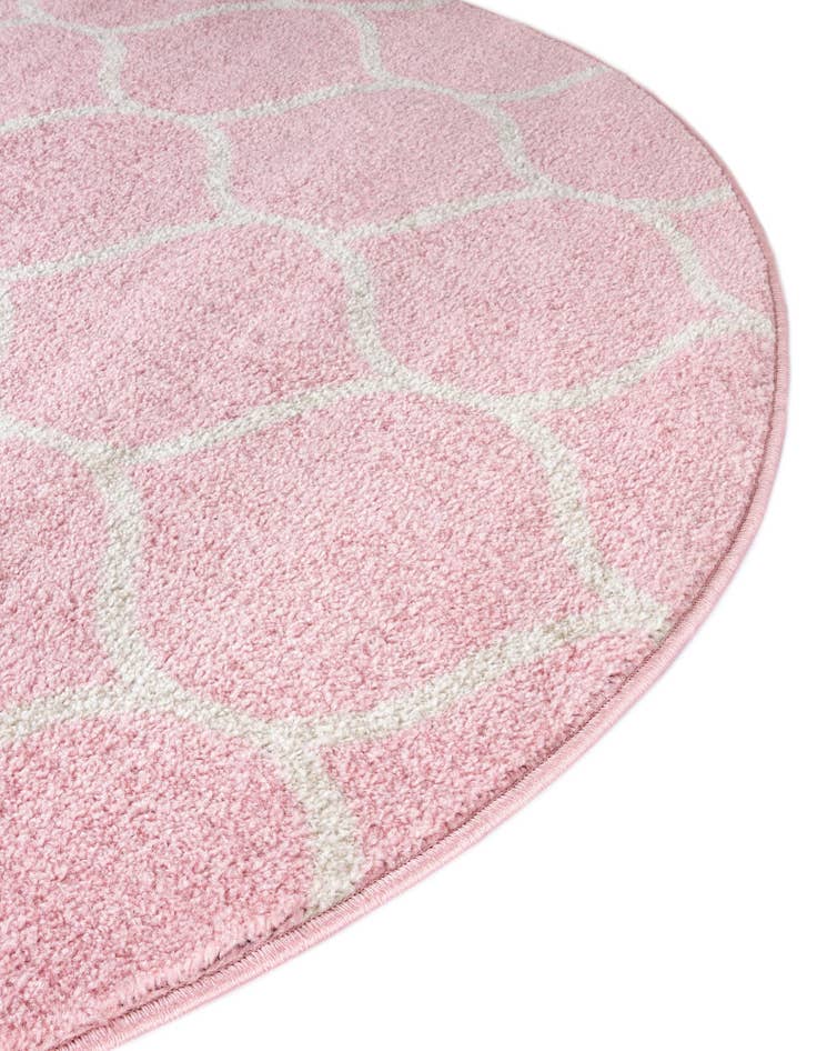 Detail image of 6' x 6' Lattice Frieze Round Rug