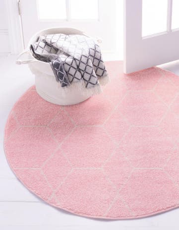 Light Pink Lattice Frieze Round Rug