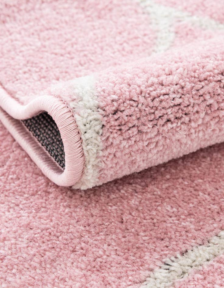 Detail image of 2' x 6' Lattice Frieze Runner Rug