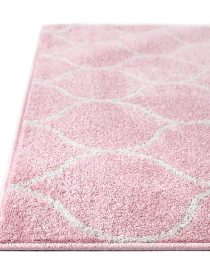 Detail image of 2' x 6' Lattice Frieze Runner Rug