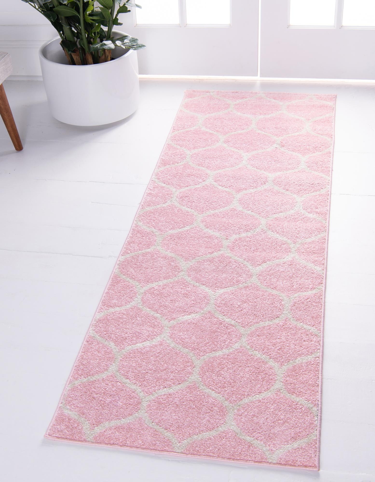 2' x 6' Trellis Frieze Runner Rug