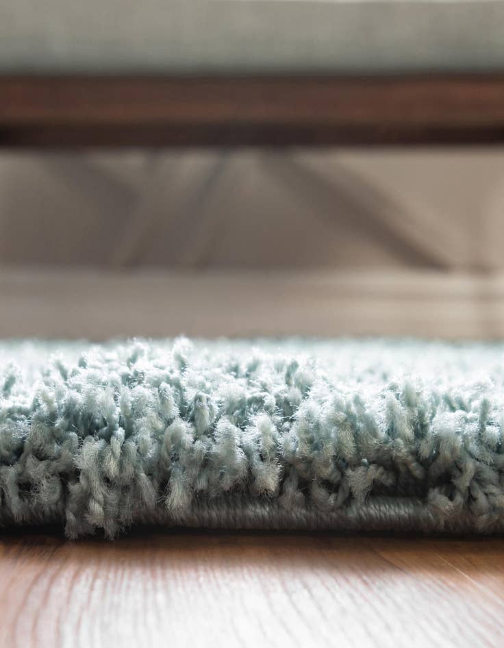 Detail image of 7' x 7' Solid Shag Round Rug