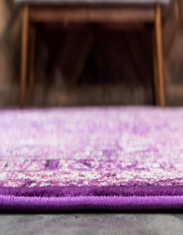 Detail image of 2' x 3' Istanbul Rug