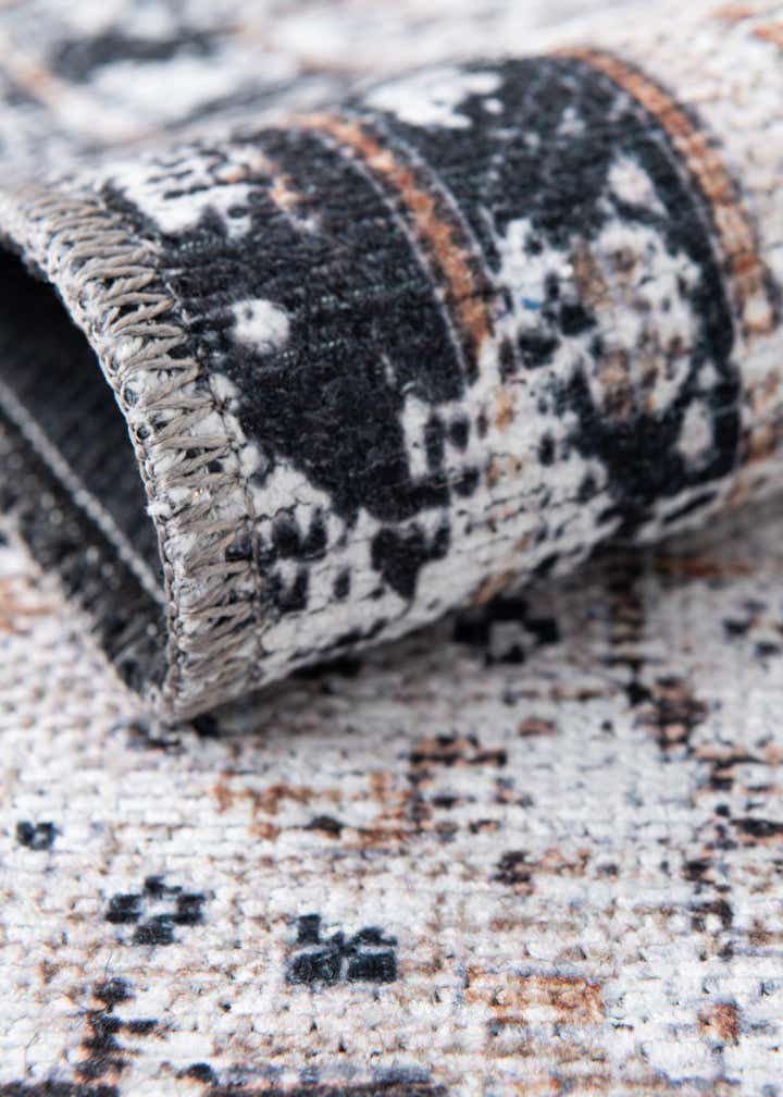 6' 1 x 9' Yara Oval Rug