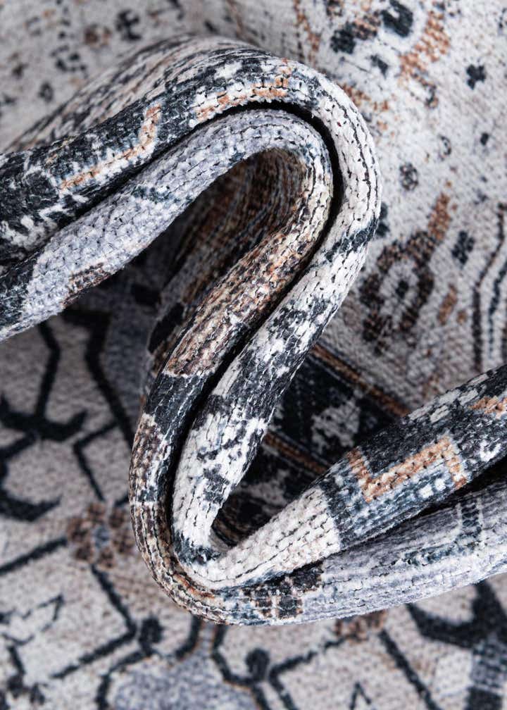 6' 1 x 9' Yara Oval Rug