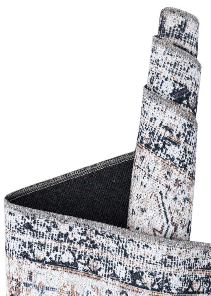 6' 1 x 9' Yara Oval Rug