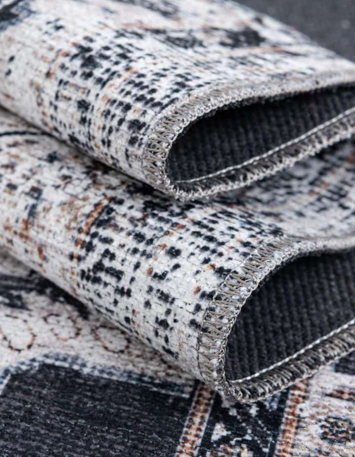 6' 1 x 9' Yara Oval Rug