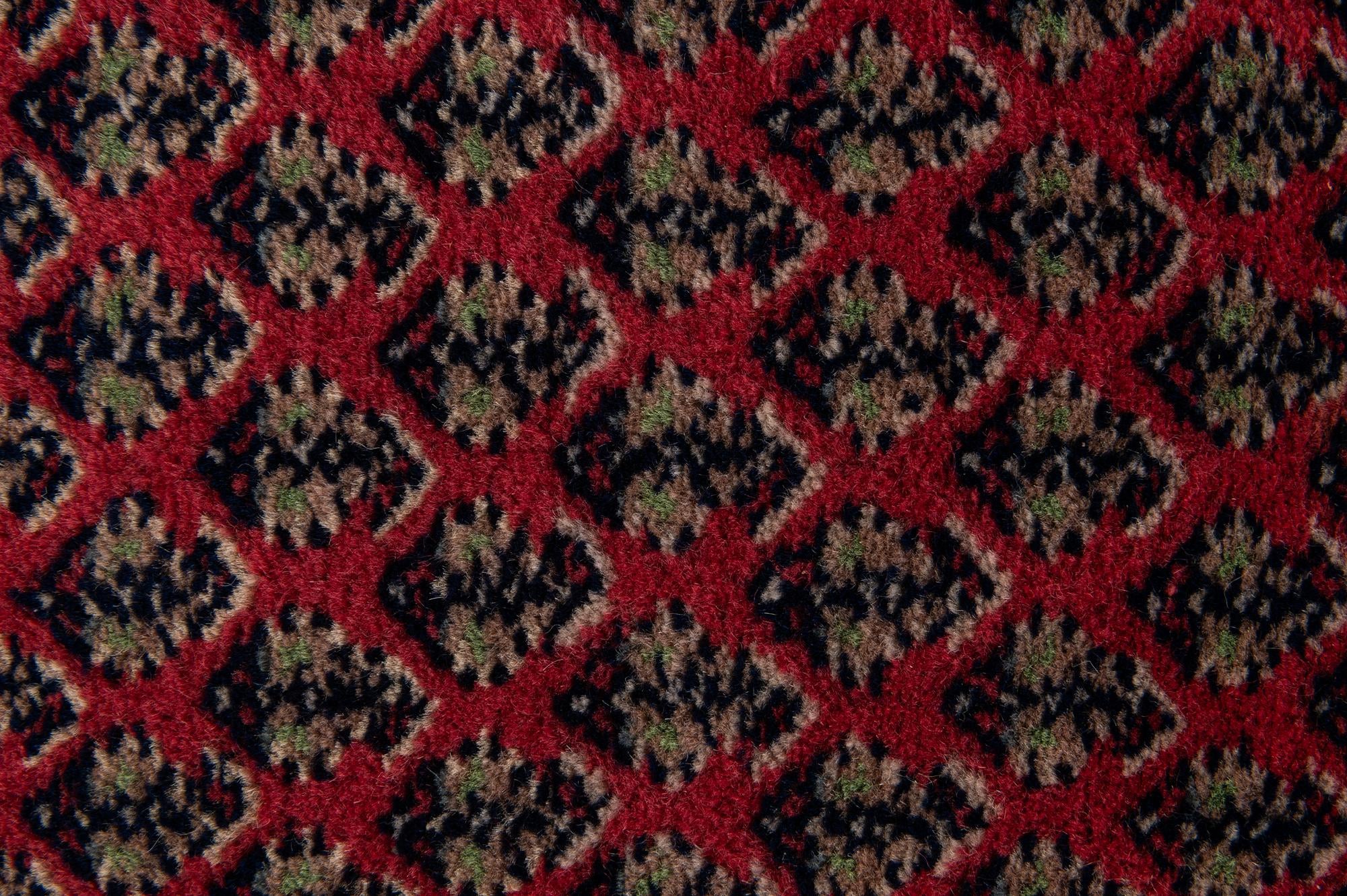 2' 5 x 4' 7 Hand Knotted Mir Wool Rug