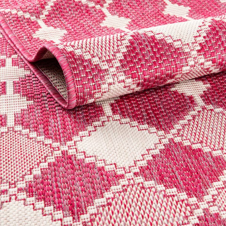 Detail image of 2' x 3' Easy-Clean Lattice Indoor / Outdoor Rug