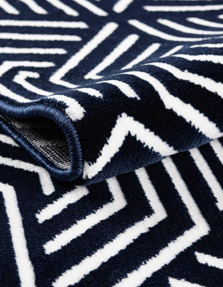 Detail image of 7' 10 x 10' Aakaar Rug