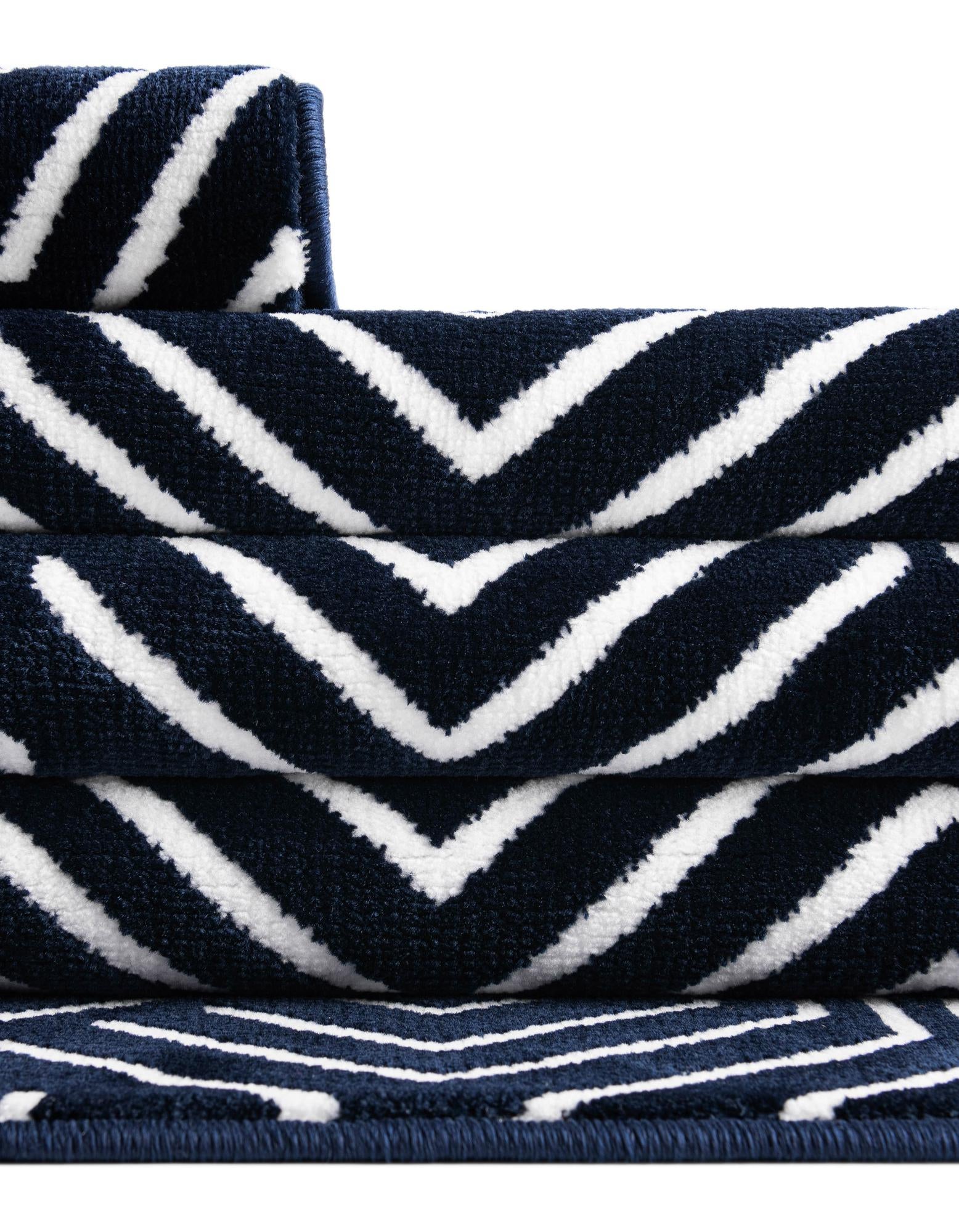 7' 10 x 10' Aakaar Rug