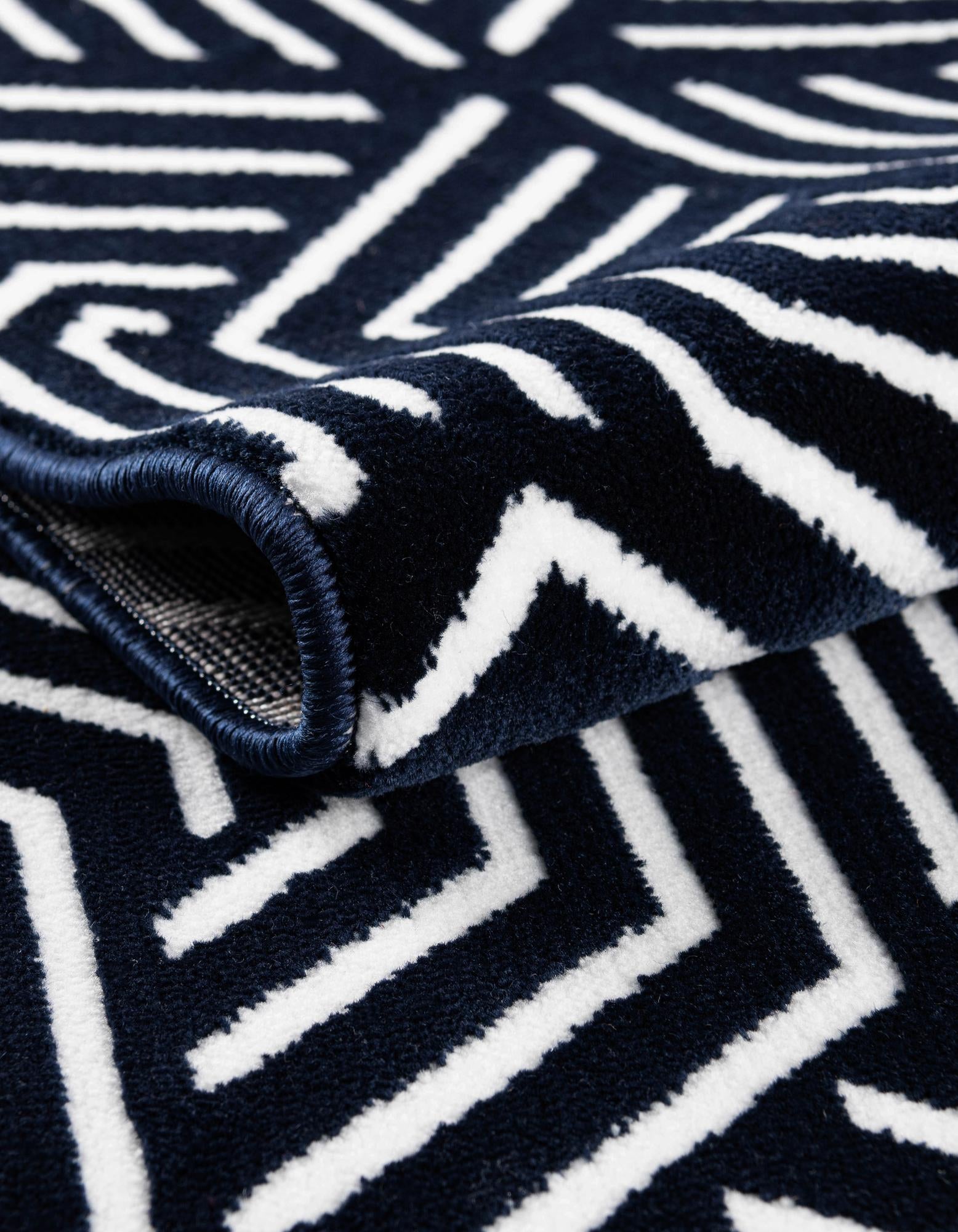 2' x 6' Aakaar Runner Rug