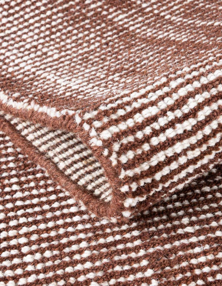 Detail image of 5' 1 x 5' 1  Hand Woven Jill Zarin English Manor Wool Round Rug