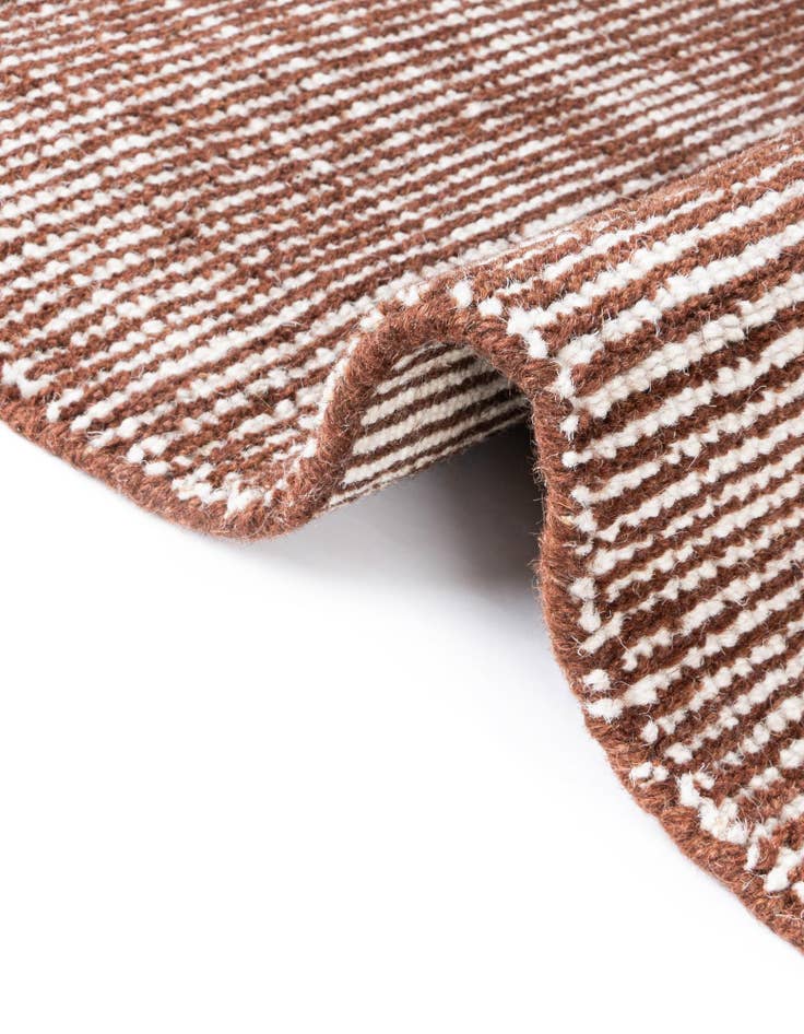 Detail image of 5' 1 x 5' 1  Hand Woven Jill Zarin English Manor Wool Round Rug