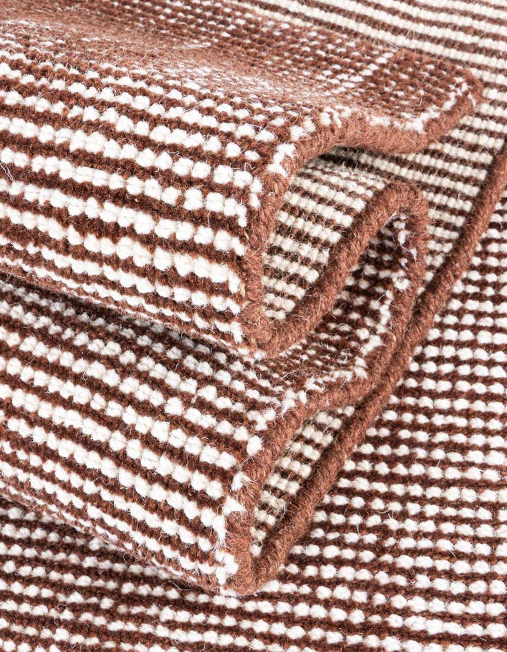 Detail image of 5' 1 x 5' 1  Hand Woven Jill Zarin English Manor Wool Round Rug