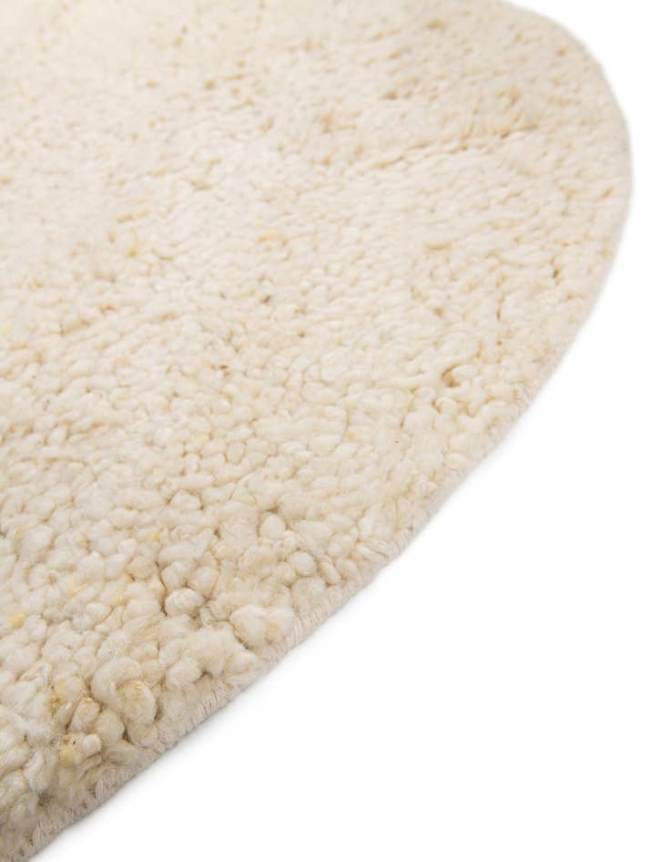 Detail image of 4' 1 x 4' 1  Hand Woven Haka Deluxe Shag Round Rug