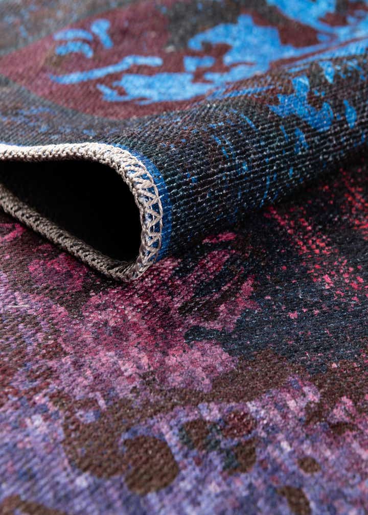 7' 10 x 7' 10 Washable Renaissance Square Rug