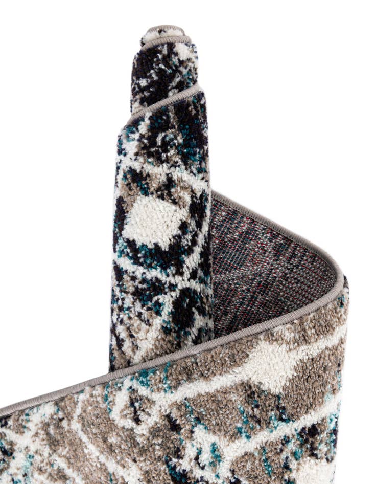 Detail image of 5' 3 x 8' Moroccan Trellis Oval Rug