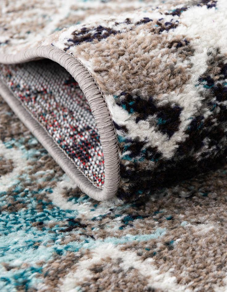 Detail image of 3' 3 x 16' 5 Moroccan Trellis Runner Rug