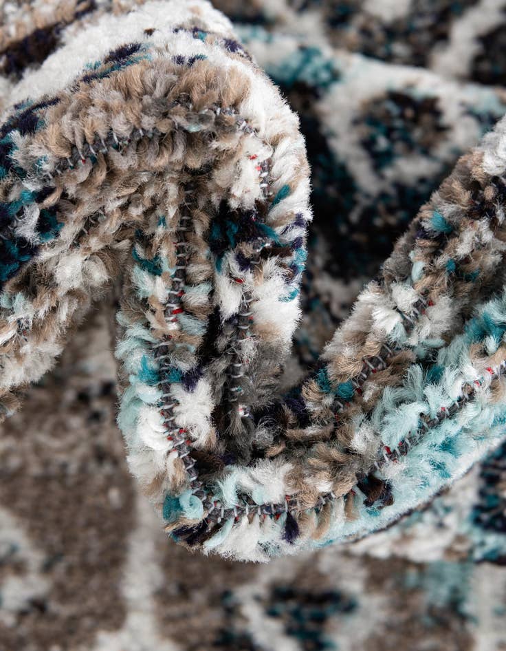 Detail image of 3' 3 x 16' 5 Moroccan Trellis Runner Rug