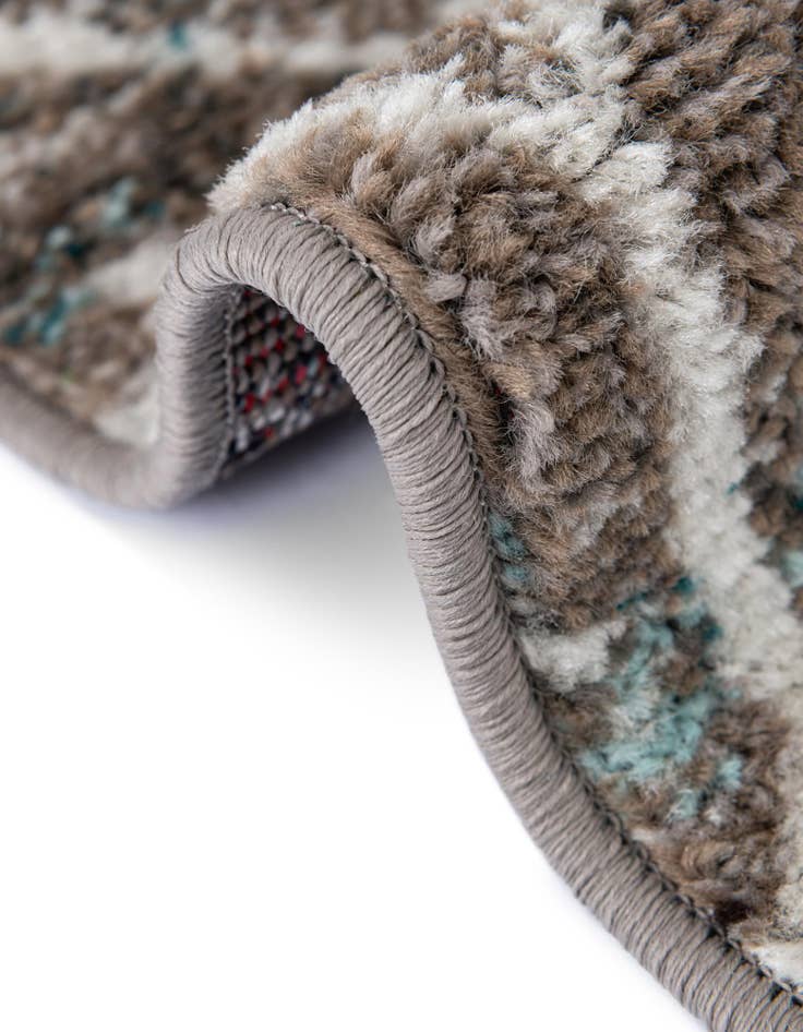 Detail image of 3' 3 x 16' 5 Moroccan Trellis Runner Rug