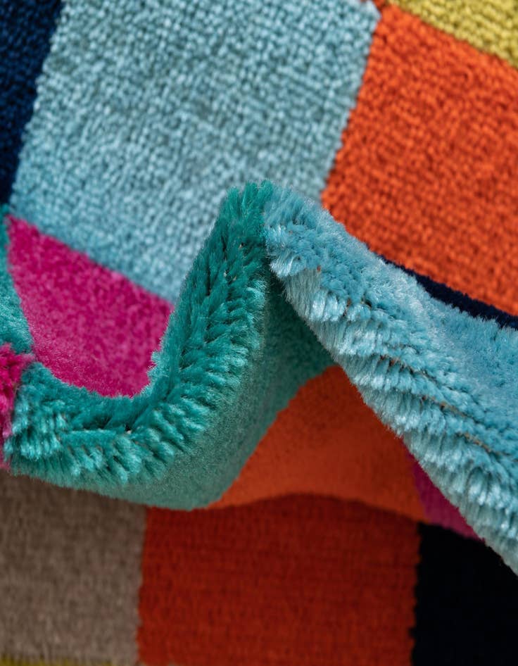 Detail image of 5' 3 x 5' 3 Azalea Octagon Rug