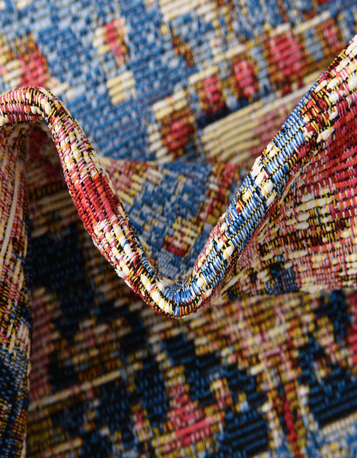 Detail image of 5' 3 x 5' 3  Washable Traditional Indoor / Outdoor Octagon Rug