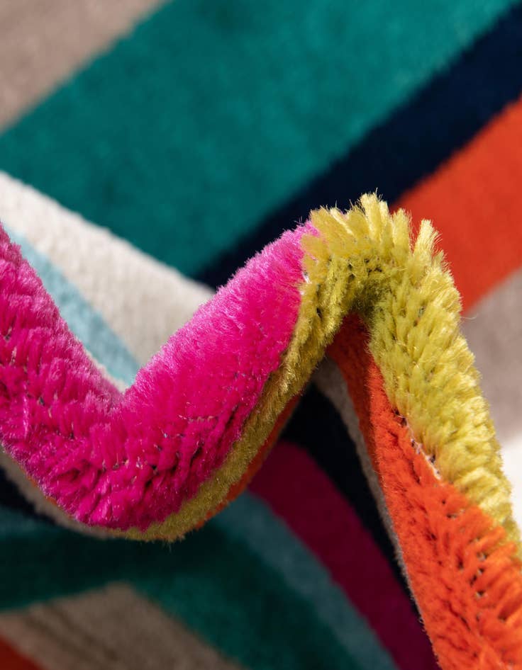 Detail image of 5' 3 x 8' Azalea Oval Rug