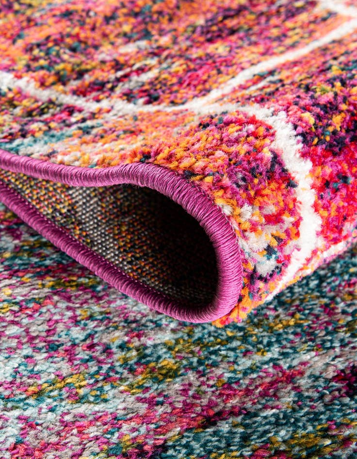 Detail image of 7' x 10' Lattice Frieze Oval Rug