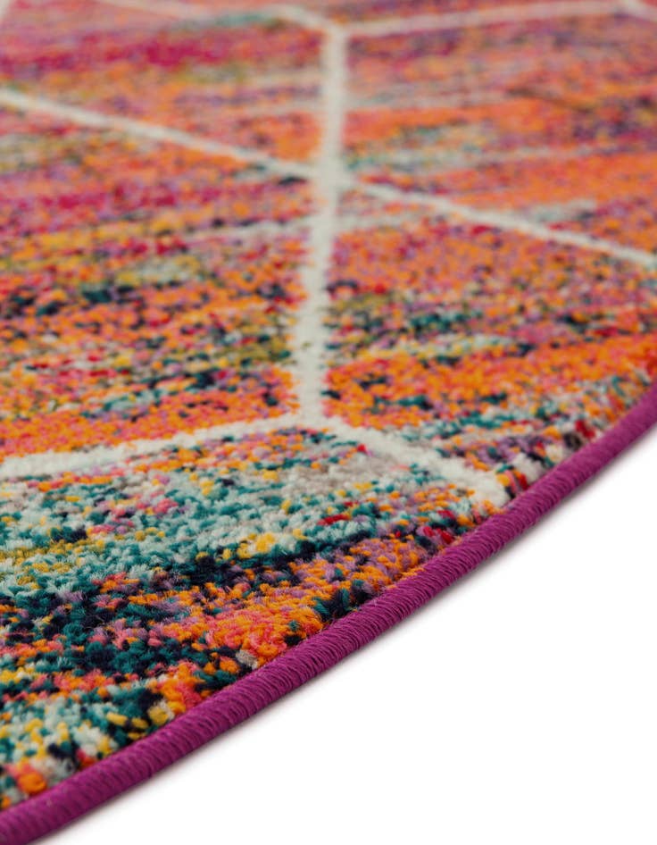 Detail image of 7' x 10' Lattice Frieze Oval Rug