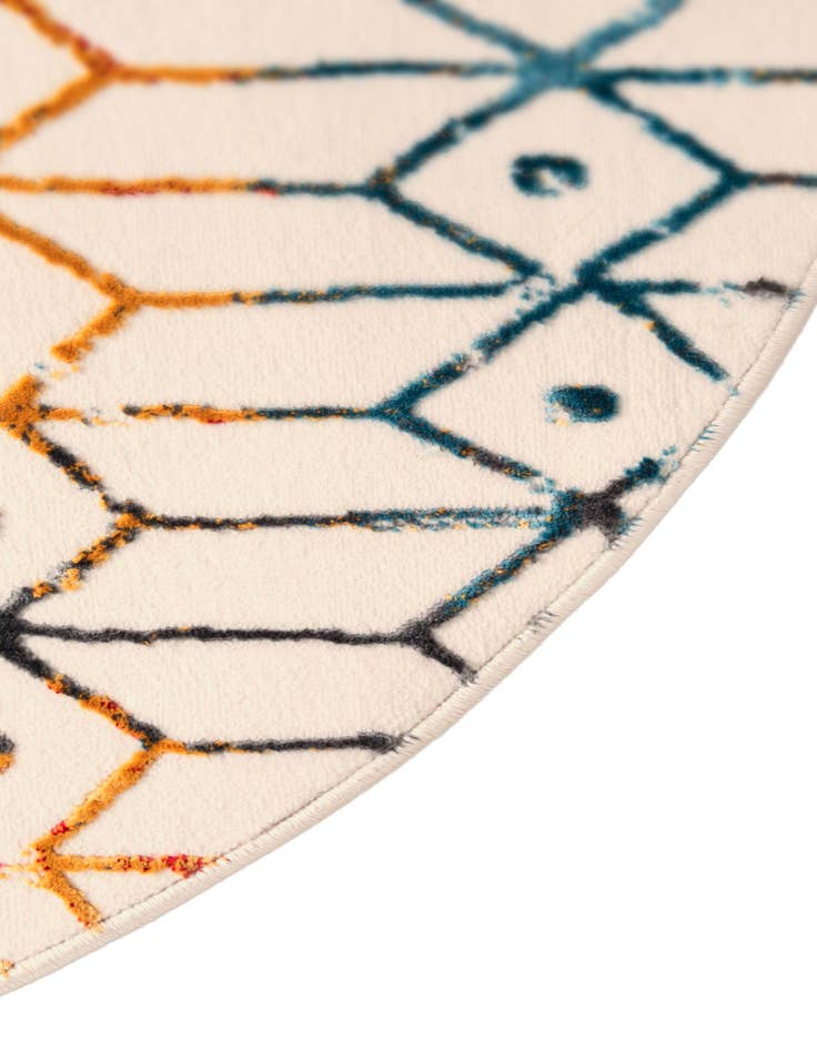 Detail image of 5' 3 x 8' Lattice Trellis Oval Rug