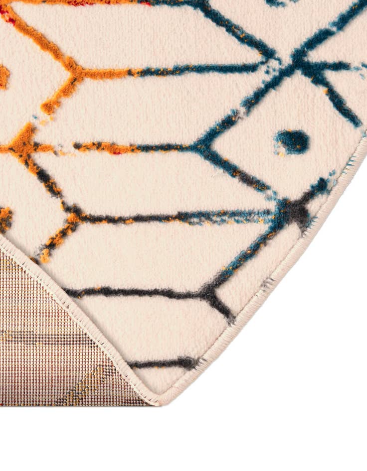 Detail image of 5' 3 x 8' Lattice Trellis Oval Rug