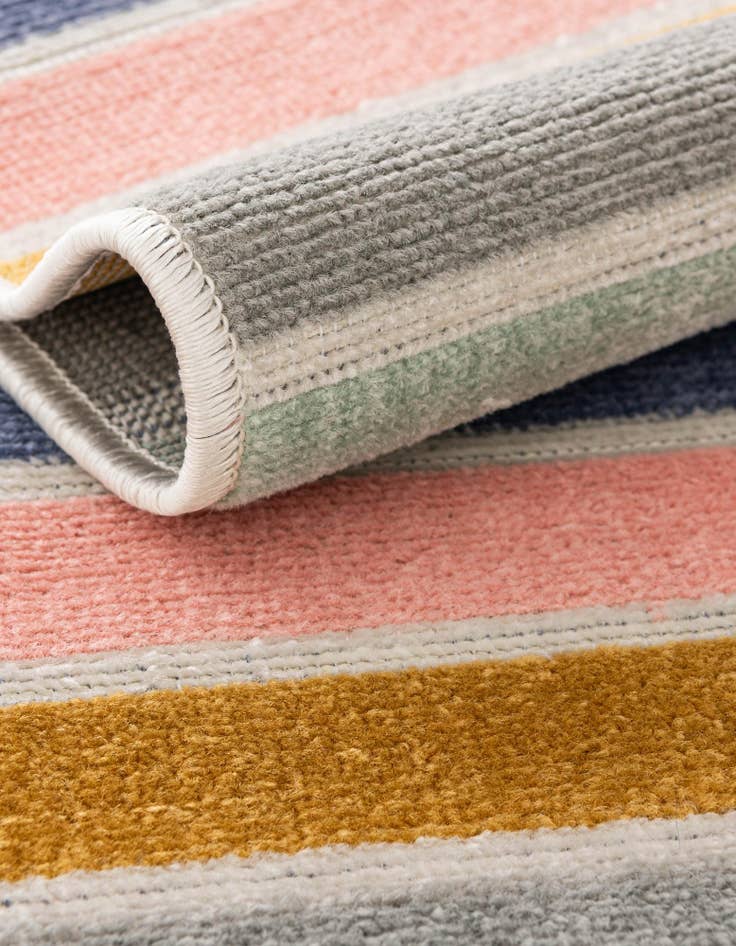 Detail image of 5' x 8' Lotus Oval Rug