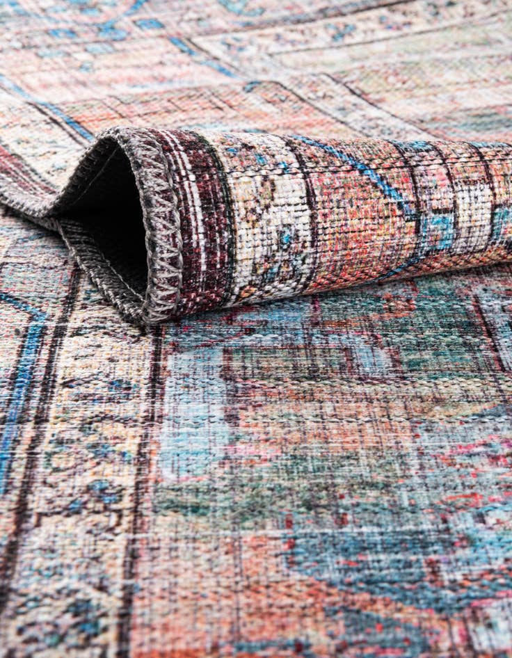 Detail image of 4' x 6' Washable Maahru Oval Rug