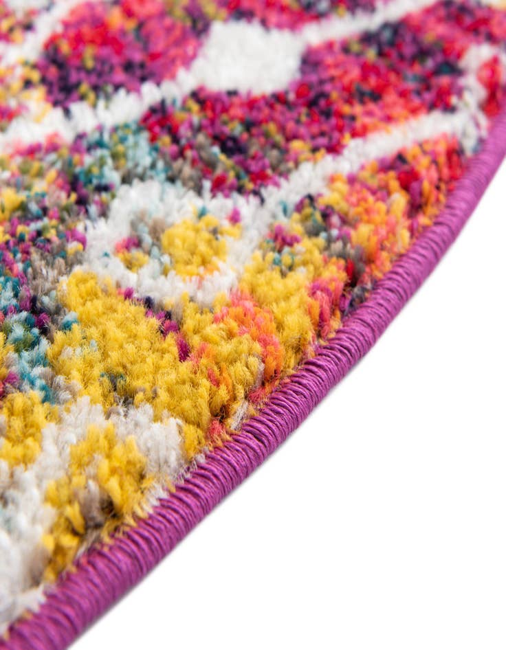 Detail image of 5' 3 x 8' Moroccan Trellis Oval Rug