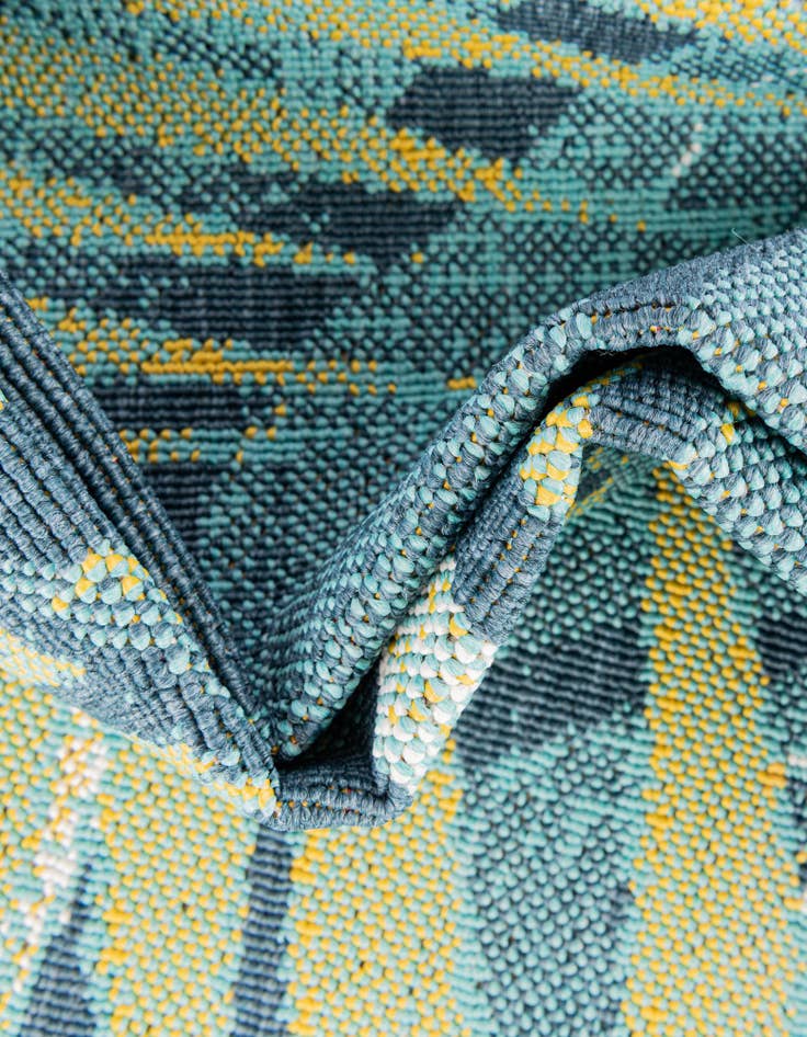 Detail image of 2' x 3' Easy-Clean Coastal Indoor / Outdoor Oval Rug