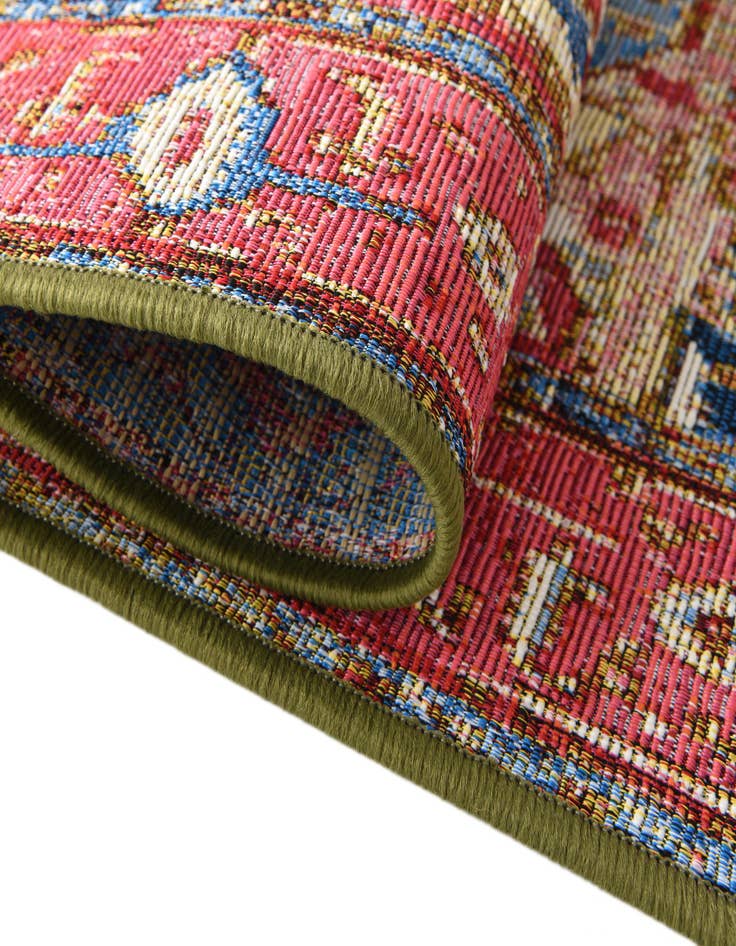 Detail image of 4' x 6'  Washable Traditional Indoor / Outdoor Oval Rug