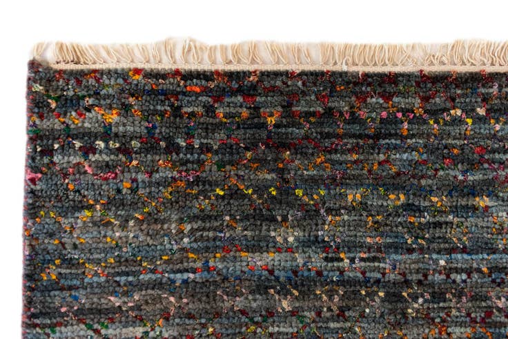 Detail image of 6' 7 x 9' 10 Agra Wool Rug