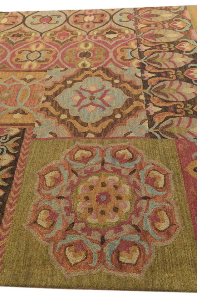 Detail image of 8' x 10' Agra Rug