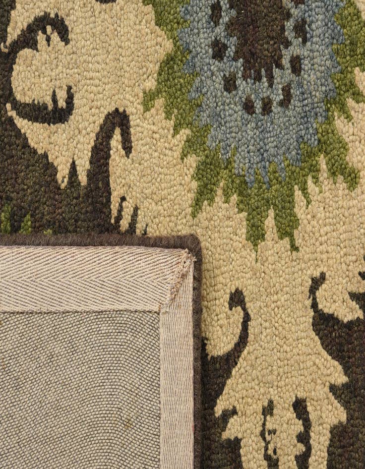 Detail image of 5' 1 x 8' Agra Rug